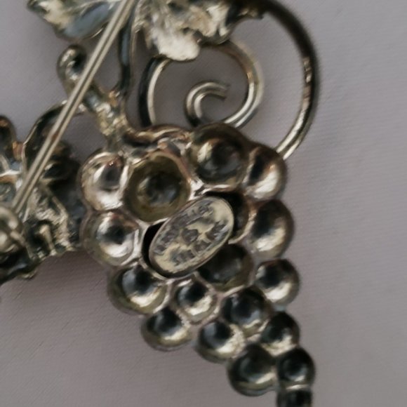 Vintage Danecraft Sterling Silver Grape Brooch - Picture 9 of 10